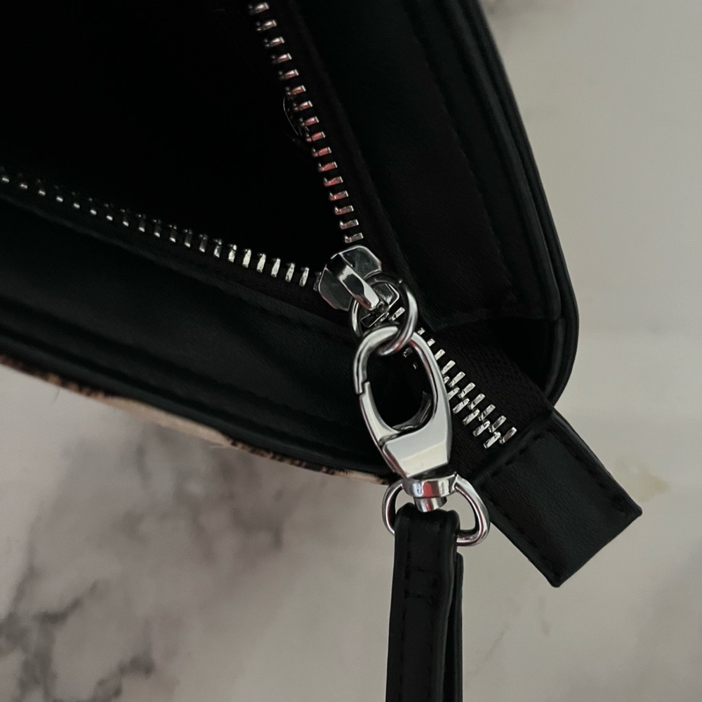 ๐๏ธ5โ for$25 SALES White House Black Market Clutch - Picture 7 of 12